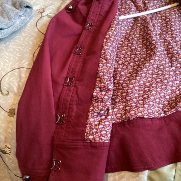 Maroon jacket size small - Picture 4 of 9